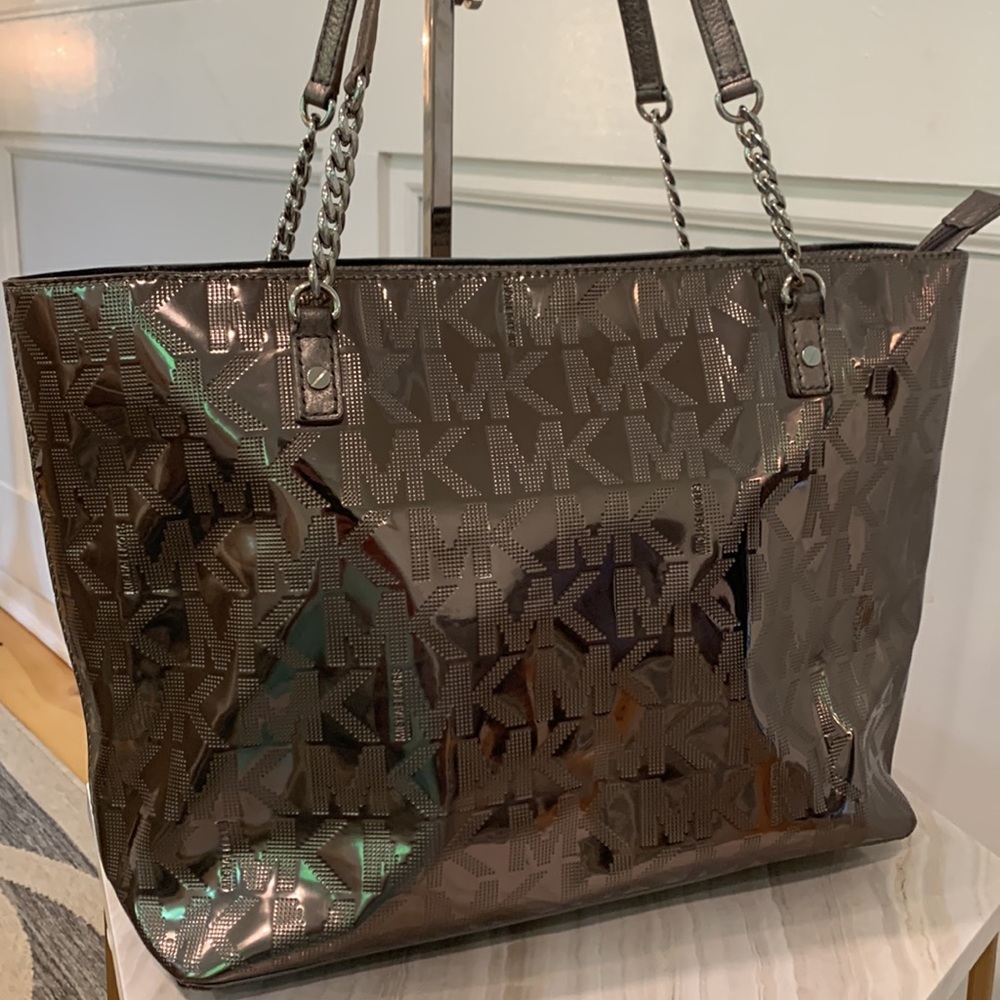Michael Kors Vintage Jet Set Silver Patent Leather Logo Chain Strap Tote EUC